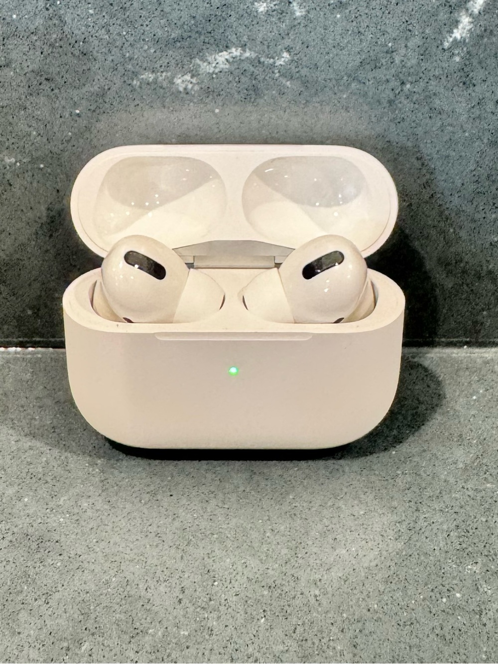 Apple AirPood Pro 1st Gen